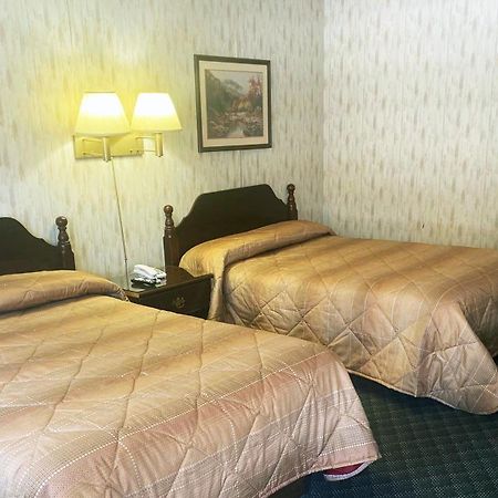 Pleasant Valley Motel West Stockbridge Экстерьер фото